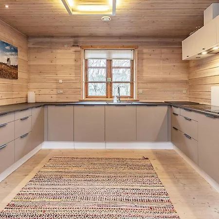 10 Person In سكاغن